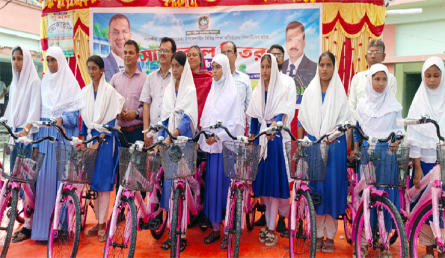 কলারোয়ায় ৮০ শিক্ষার্থী  পেল নতুন সাইকেল