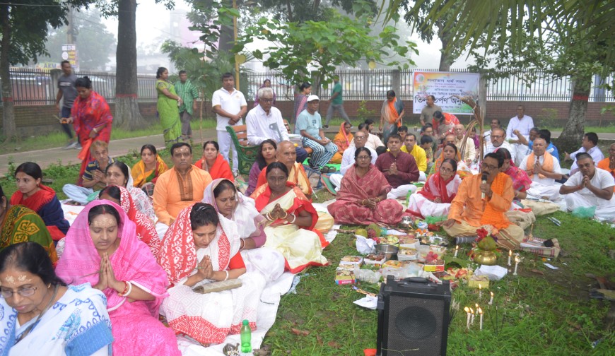 যশোর পৌরপার্কে মহালয়ায় পূর্ণতিথিতে  সনাতন ধর্ম সংঘের তিলতর্পণ