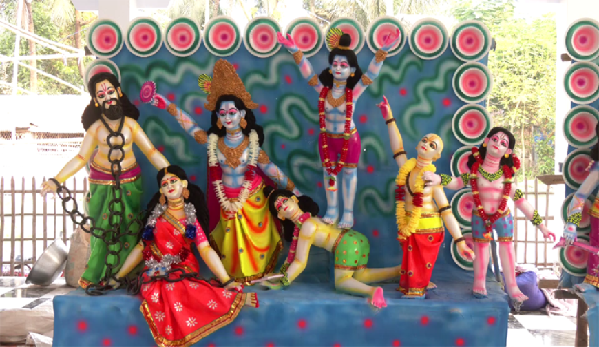 যশোরে এক মণ্ডপেই ১০১ প্রতিমা, চার যুগের  কাহিনী চাঁচড়া শ্রীহরি মন্দিরে