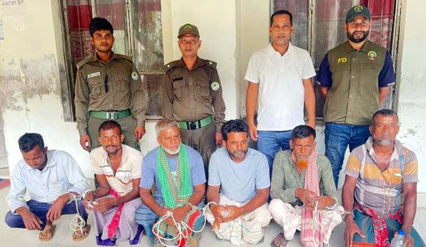 সুন্দরবনে জেলে ছদ্মবেশী ৬ হরিণ শিকারী  আটক, ফাঁদ-জাল ও নৌকা জব্দ