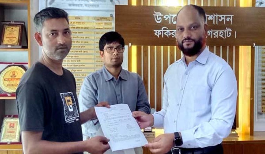 ফকিরহাটে শারদীয় দুর্গাপূজা  উপলক্ষে চালের ডিও বিতরণ