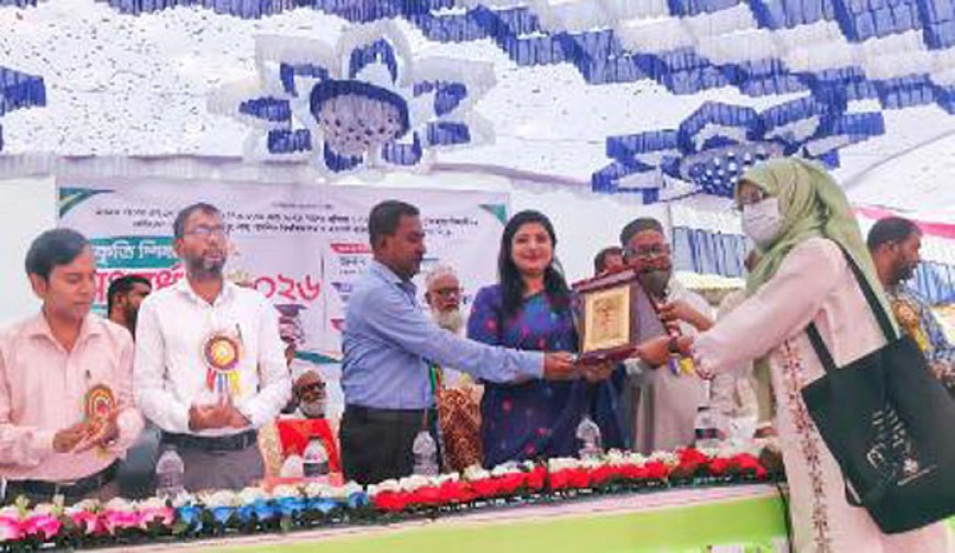 আলমডাঙ্গা একাডেমিতে কৃতি শিক্ষার্থীদের সংবর্ধনা ও পুরস্কার বিতরণ