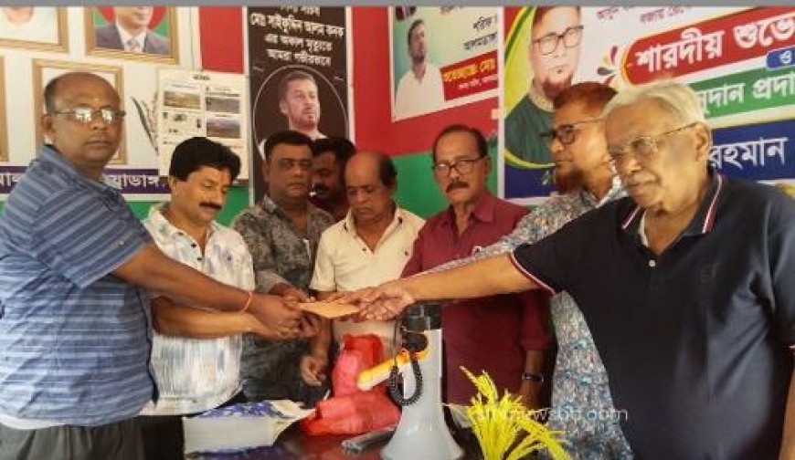 আলমডাঙ্গার পৌর এলাকার ১৬ পূজামণ্ডপে  আর্থিক অনুদান প্রদান