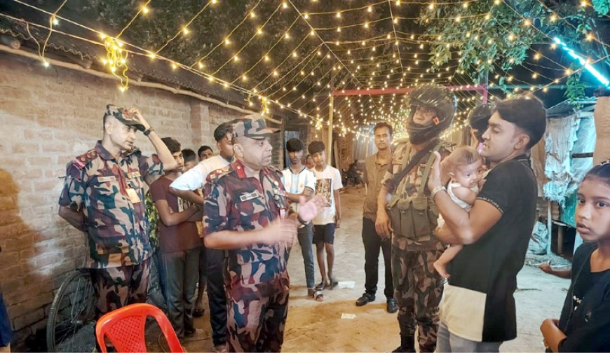 মহেশপুরে পূজামণ্ডপ পরিদর্শন  ৫৮ বিজিবি পরিচালকের
