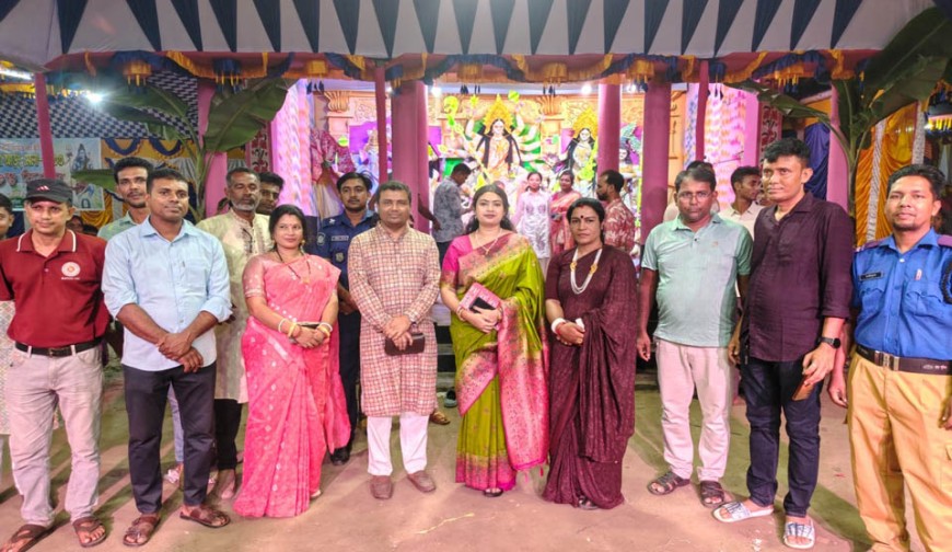 আশাশুনিতে ৪০টি পূজামণ্ডপে  স্বস্ত্রীক পরিদর্শন ইউএনও’র