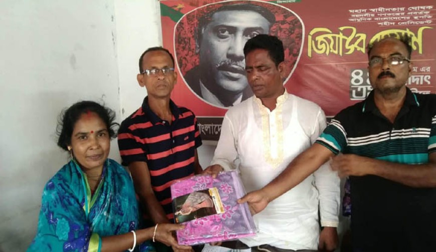 কেশবপুর শারদীয় দুর্গাপূজা  উপলক্ষে শাড়ি ও থ্রিপিস  বিতরণ