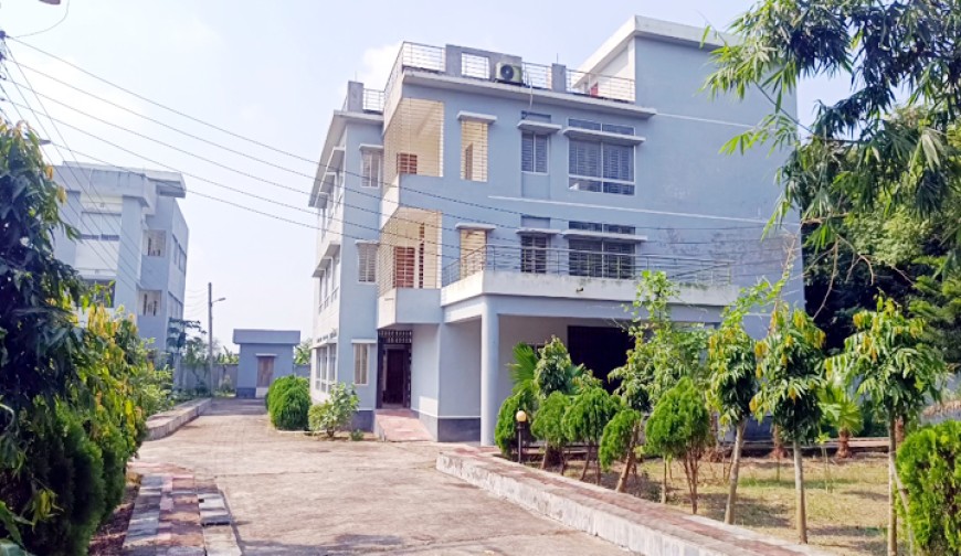 ঝিনাইদহের ৪ মা ও শিশু কল্যাণ কেন্দ্রে স্থাপনা ও সরঞ্জাম আছে, সেবা নেই