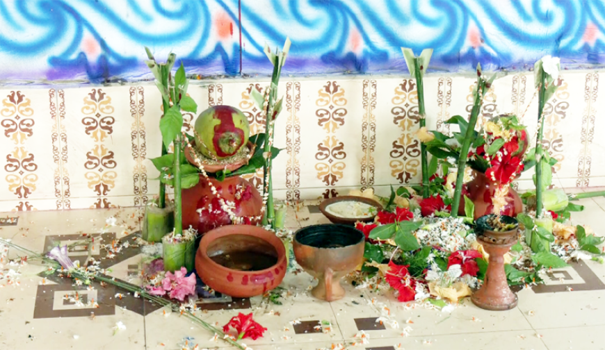 যশোরে অলৌকিক ঘটনায় এক মণ্ডপেই  দু’বার দুর্গাপূজা! শেষ বিসর্জনে