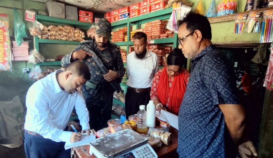 বিস্কুট ও কেকে ব্যবহার হচ্ছিল কাপড়ের  ক্ষতিকর রঙ, তিন বেকারিকে জরিমানা