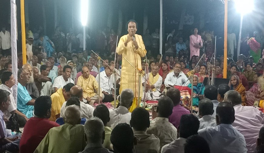 শ্রীপুরে বৈঠাখালীতে শতবর্ষী কবিগানের  আসর : মুগ্ধ হাজারো দর্শক