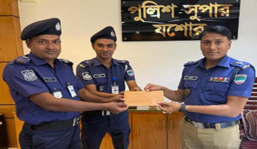 স্বর্ণের বার উদ্ধারে সাফল্য : শার্শা থানার দুই  এএসআই পেলেন ডিআইজির বিশেষ পুরস্কার