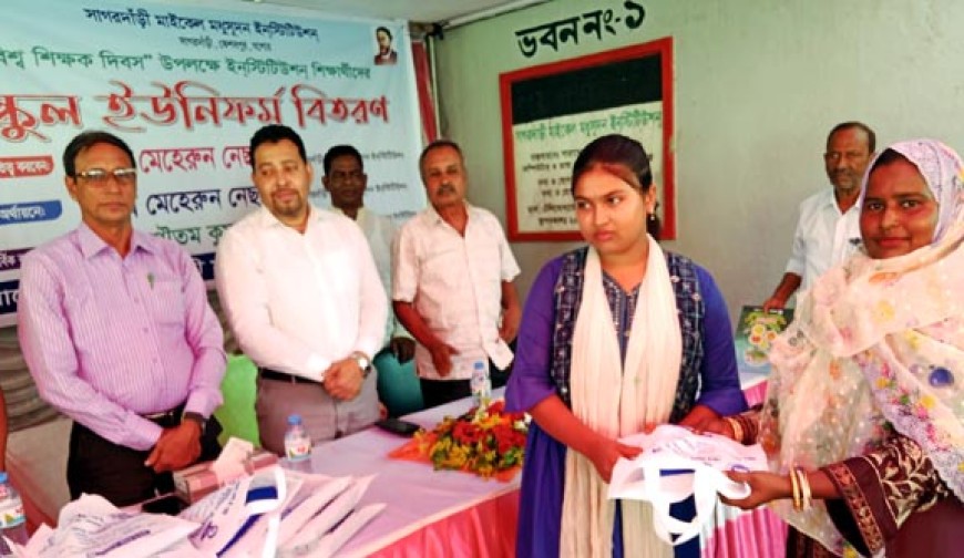 কেশবপুর স্কুল সভাপতির নিজস্ব অর্থায়নে  ইউনিফর্ম পেল ৩শ’ ৫৩ ছাত্র-ছাত্রী