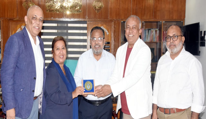 উপাচার্যের সঙ্গে টোটাল ফুডের  পরিচালকদের সৌজন্য সাক্ষাৎ