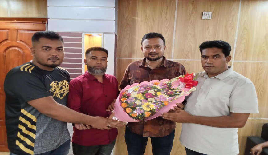 খুলনা জেলা যুবদলের নতুন কমিটিকে  ফুলেল শুভেচ্ছা ডুমুরিয়া যুবদলের