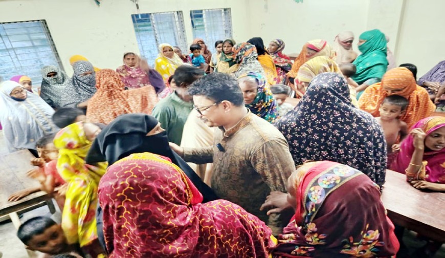 ডুমুরিয়ায় নারীদের সাথে সৈকতের মতবিনিময় ও গণসংযোগ