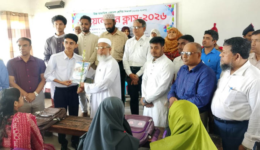 যশোরে উৎসবমুখর পরিবেশে  একাদশ শ্রেণির ক্লাস শুরু