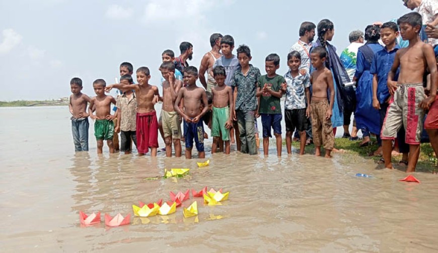 মোংলা নদীতে ভালোবাসার ফুল  ছিটিয়ে বিশ্ব নদী দিবস পালন