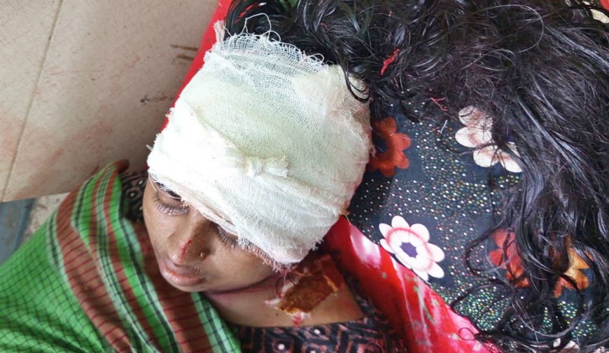 কালীগঞ্জে স্ত্রীকে কুপিয়ে হত্যাচেষ্টা,  থানায় স্বামীর আত্মসমর্পণ